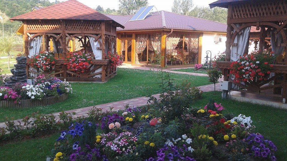 Pensiunea Cabana Soimul Comanesti  Zewnętrze zdjęcie